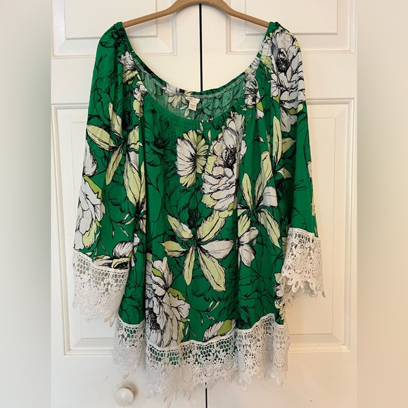 Cato Tops - Cato Green Floral Blouse with Lace Accents EUC Size 26/28W